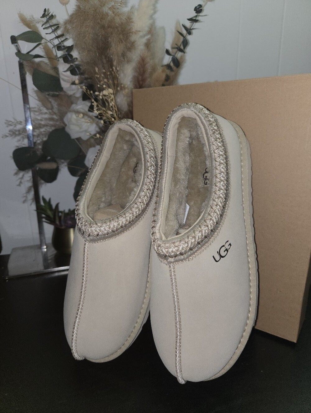 UGG Beige Cream Suede Slip-On Shearling Mule Size 9 - Picture 3 of 3